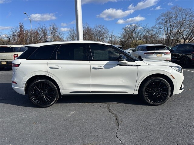 2025 Lincoln Corsair Premiere photo 4