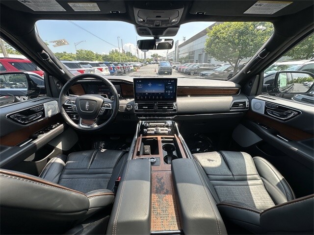 2023 Lincoln Navigator Black Label photo 3