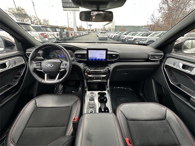 2022 Ford Explorer ST-Line photo 2
