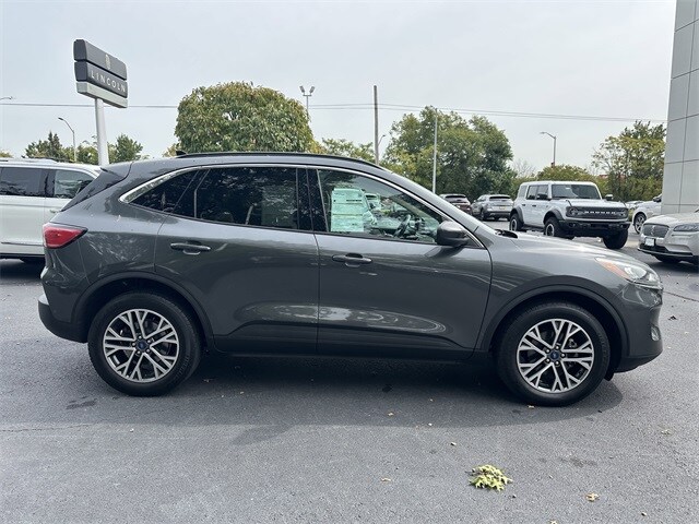 2020 Ford Escape SEL photo 2