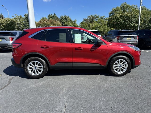 2022 Ford Escape SE photo 3