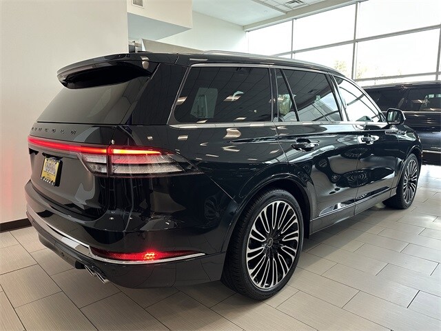 2025 Lincoln Aviator Black Label photo 4