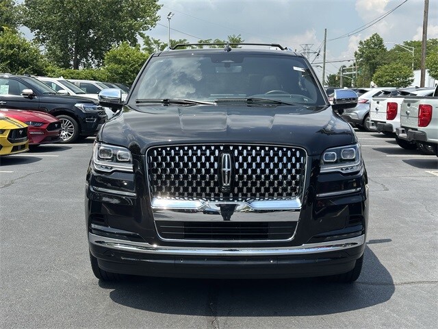 2023 Lincoln Navigator Black Label photo 2