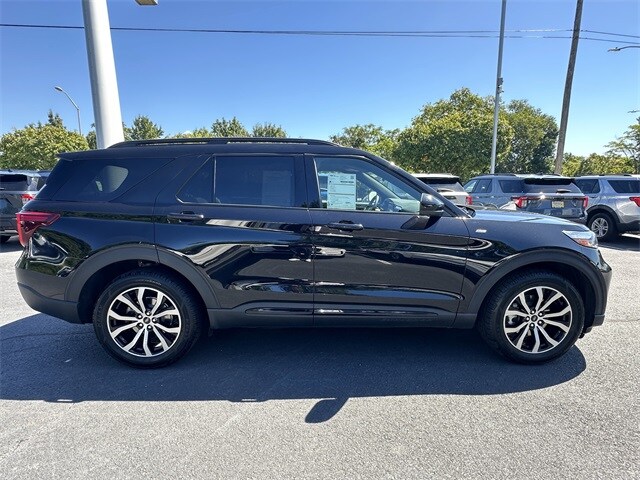 2022 Ford Explorer ST-Line photo 4