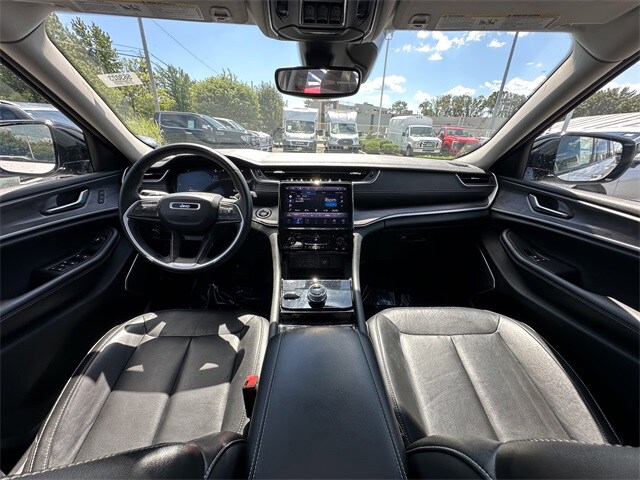 2022 Jeep Grand Cherokee Limited photo 2
