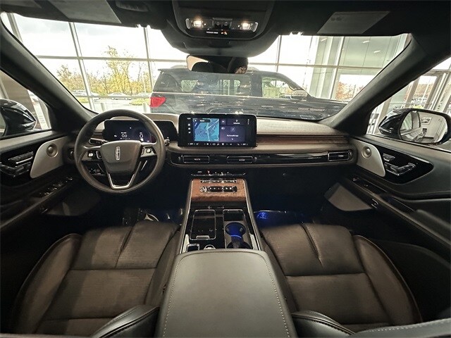 2025 Lincoln Aviator Black Label photo 3