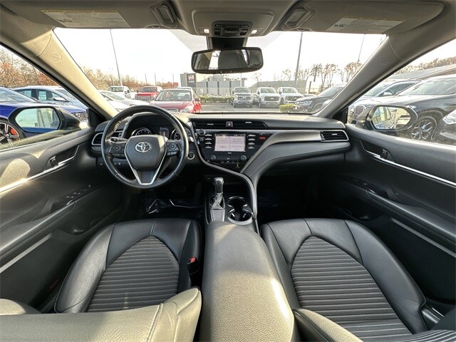 2020 Toyota Camry SE photo 2