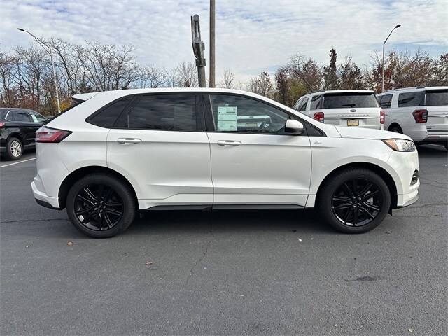 2024 Ford Edge ST photo 4
