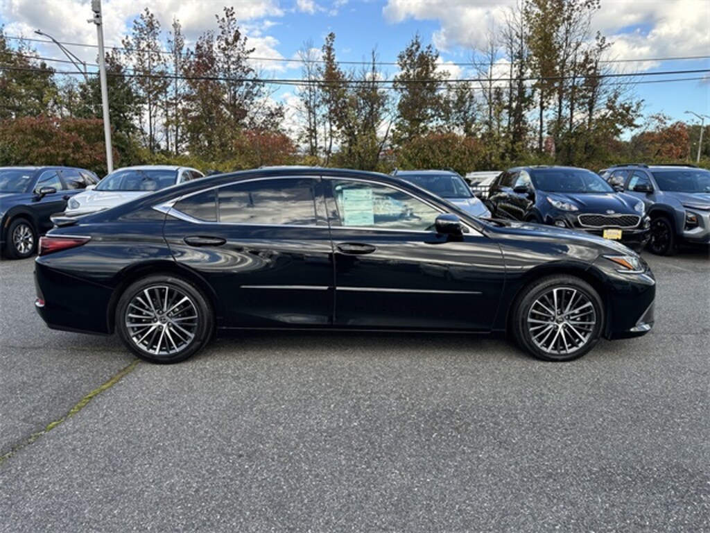 Used 2022 Lexus ES 350 Sedan