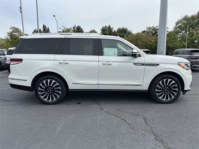 2022 Lincoln Navigator Black Label photo 4