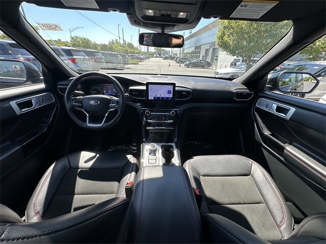 2023 Ford Explorer ST-Line photo 2
