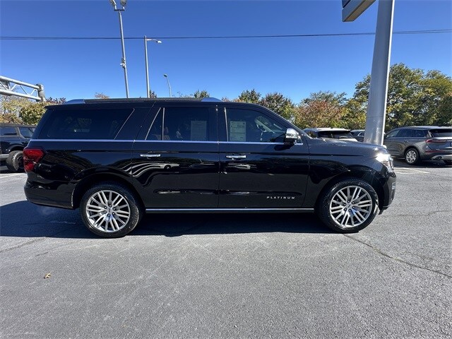 2022 Ford Expedition MAX Platinum photo 3