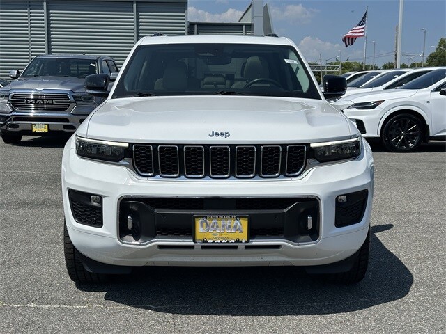 2022 Jeep Grand Cherokee Overland photo 2