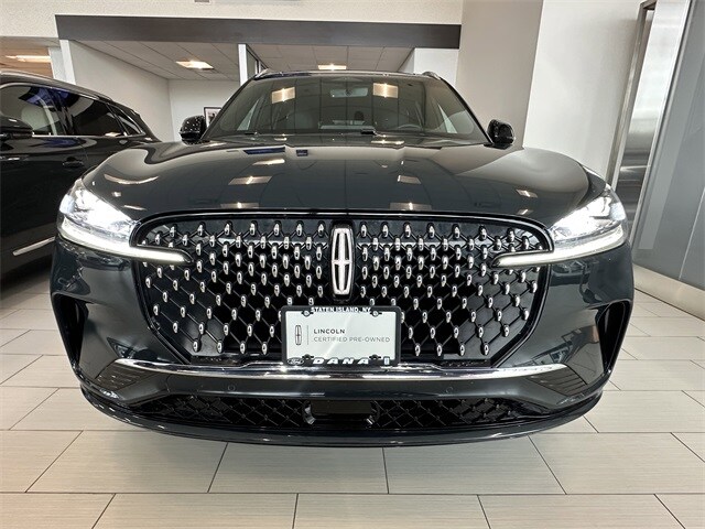 2025 Lincoln Aviator Black Label photo 2