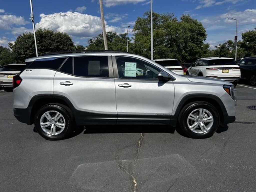 Used 2022 GMC Terrain SLE SUV