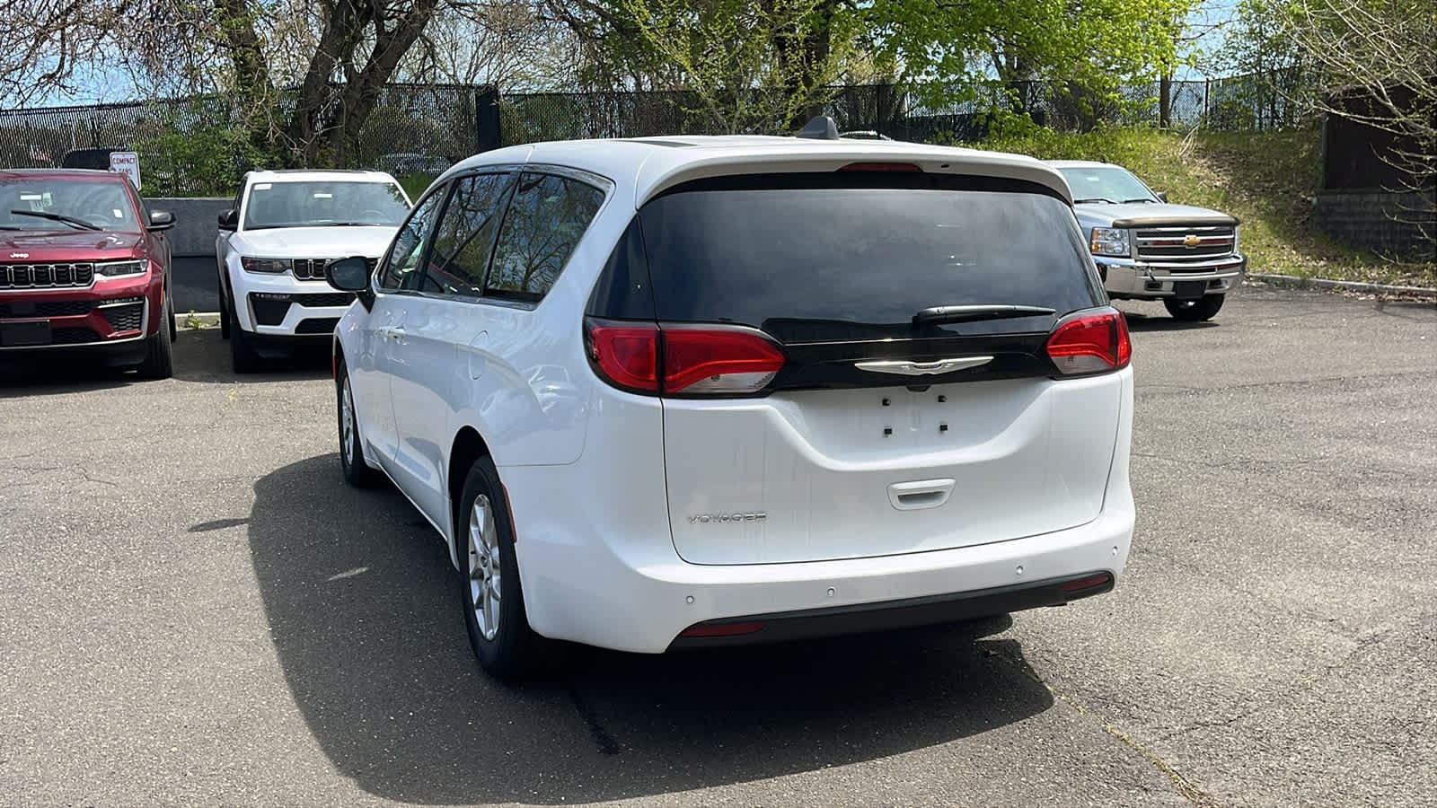 2026 Chrysler Voyager LX - Photo 6