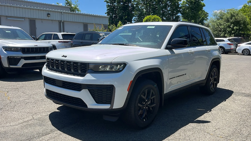 New 2026 Jeep Grand Cherokee LAREDO ALTITUDE 4X4 Sport Utility