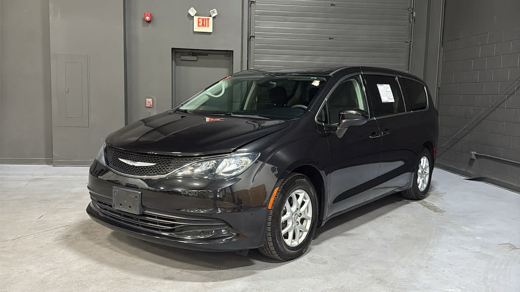 Used 2017 Chrysler Pacifica Touring Touring FWD