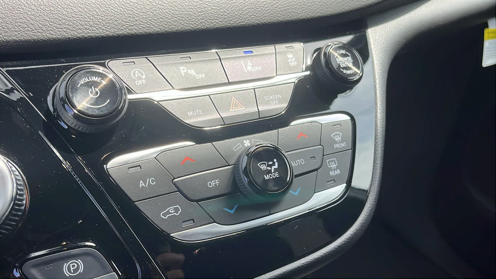 2026 Chrysler Voyager LX - Photo 20