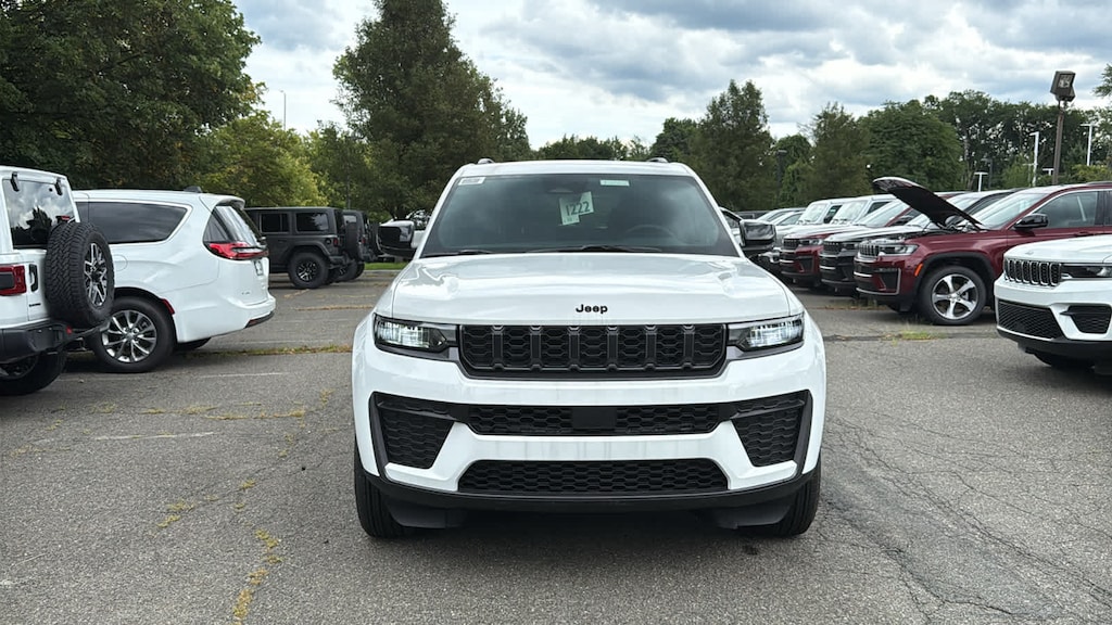 New 2026 Jeep Grand Cherokee LAREDO ALTITUDE 4X4 Sport Utility