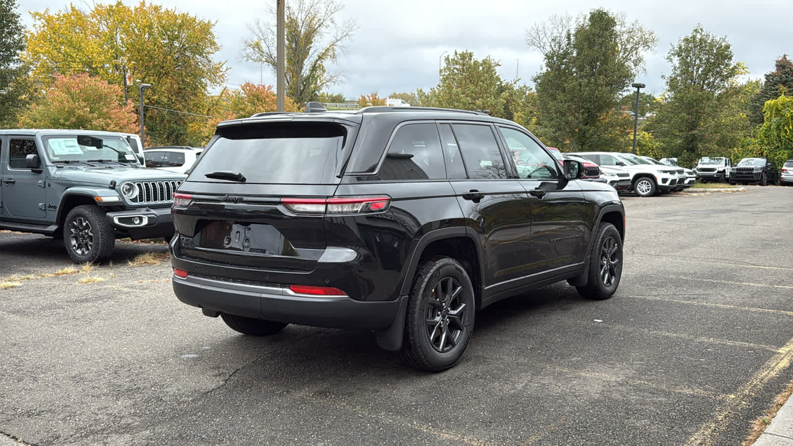 New 2027 Jeep Grand Cherokee 2 Row LAREDO 4X4 Sport Utility
