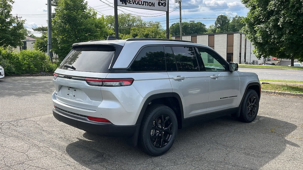 New 2026 Jeep Grand Cherokee LAREDO ALTITUDE 4X4 Sport Utility