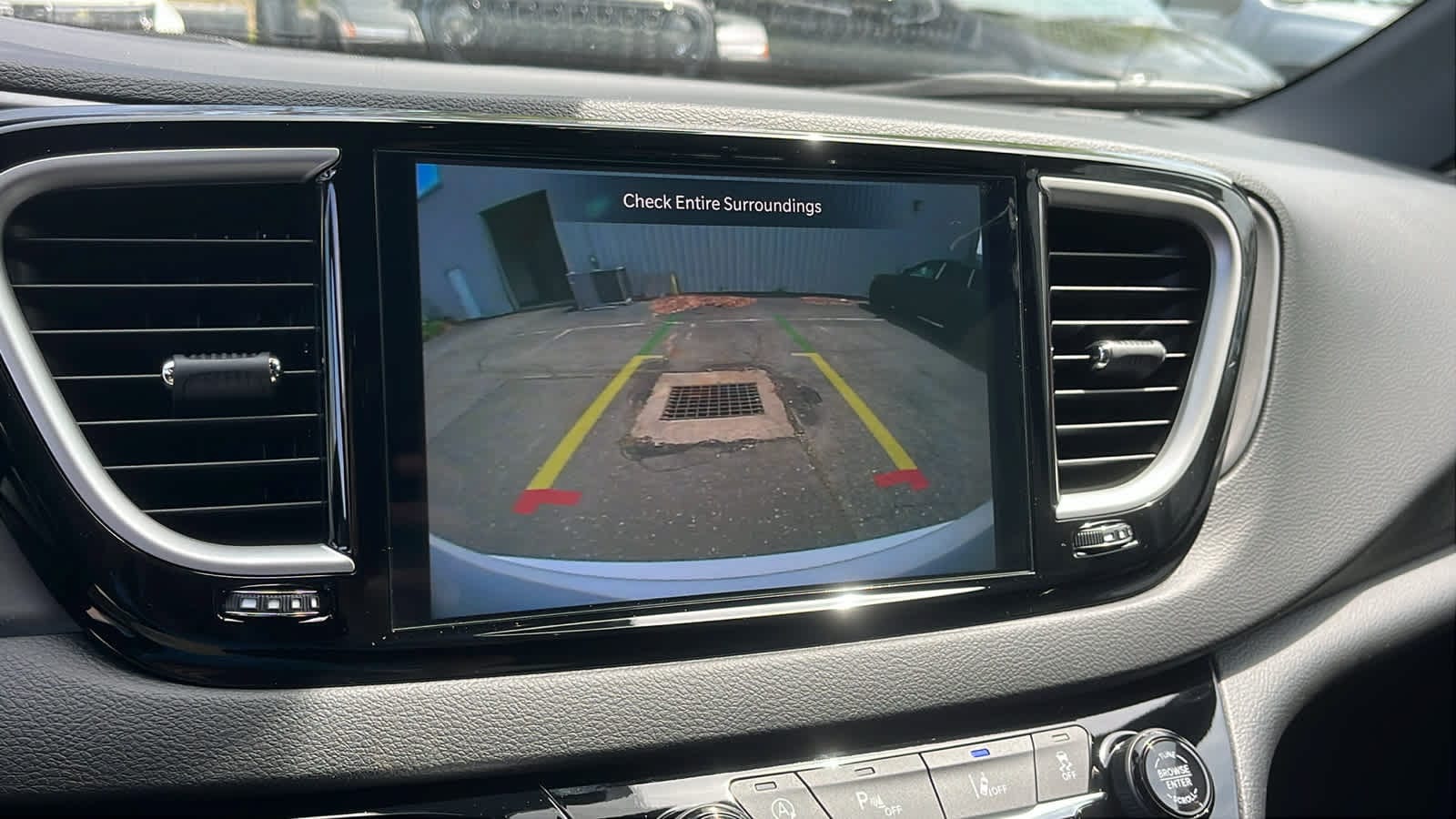 2026 Chrysler Voyager LX - Photo 16