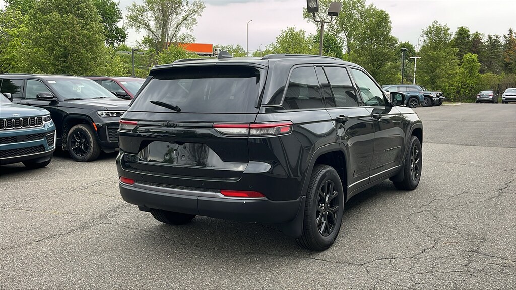 New 2026 Jeep Grand Cherokee LAREDO ALTITUDE 4X4 Sport Utility