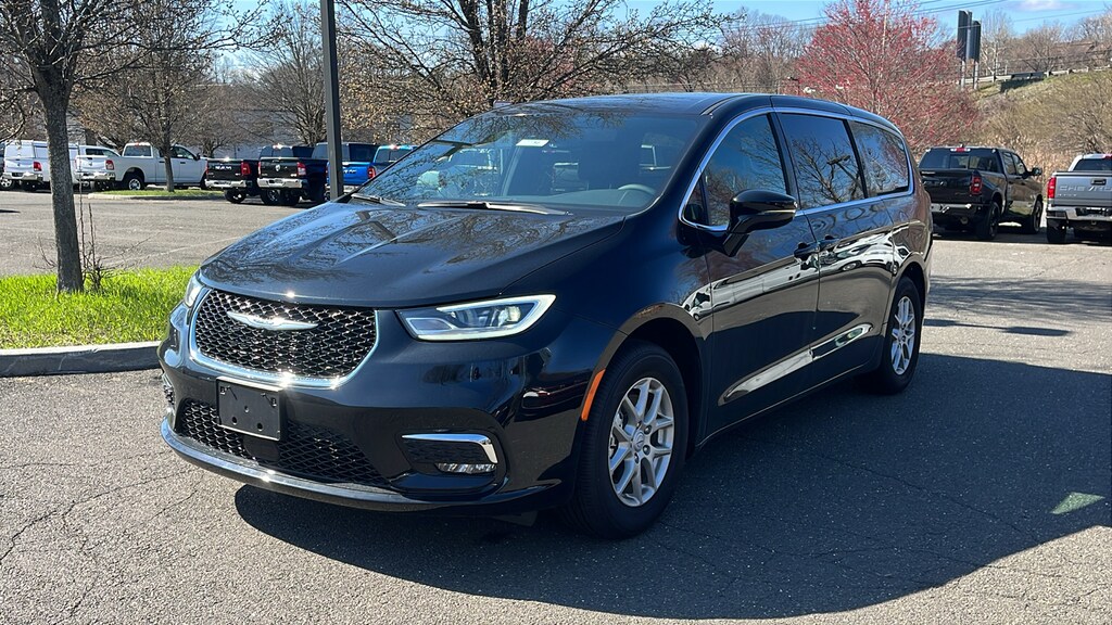 New 2026 Chrysler Pacifica SELECT Passenger Van