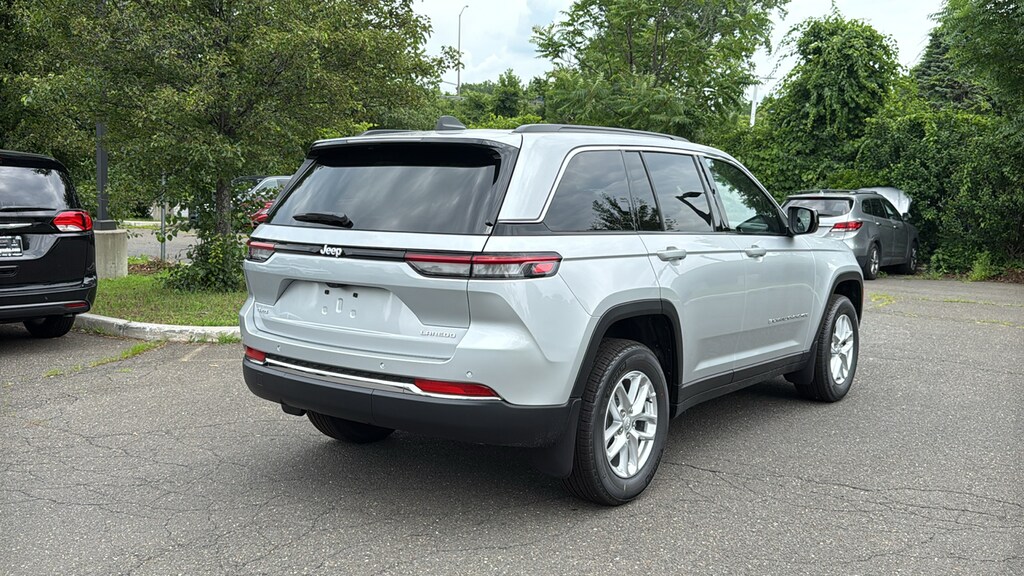 New 2026 Jeep Grand Cherokee LAREDO X 4X4 Sport Utility