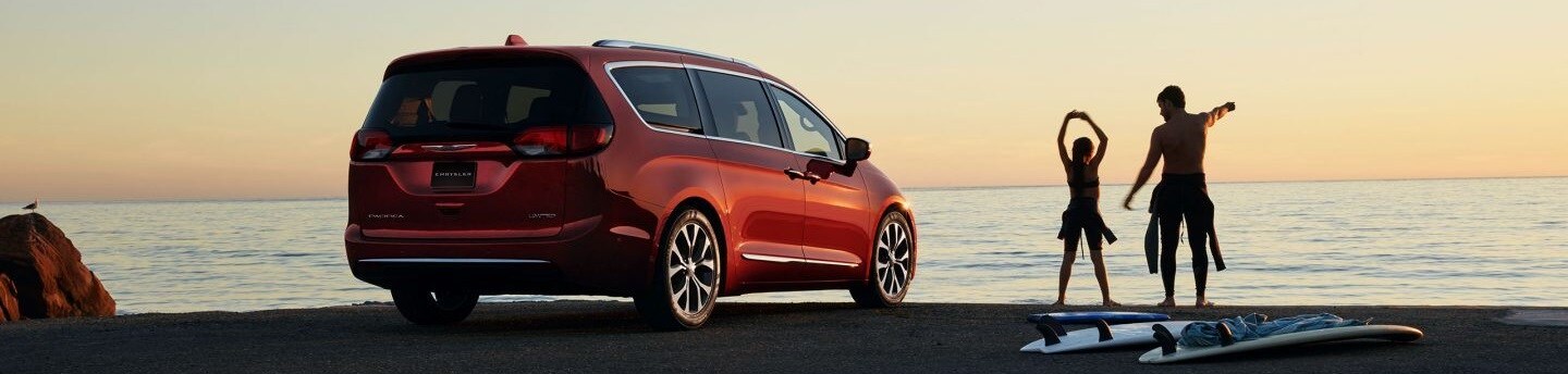 2018-chrysler-pacifica-gallery-exterior-9.jpg.image.1440 CROP.jpg