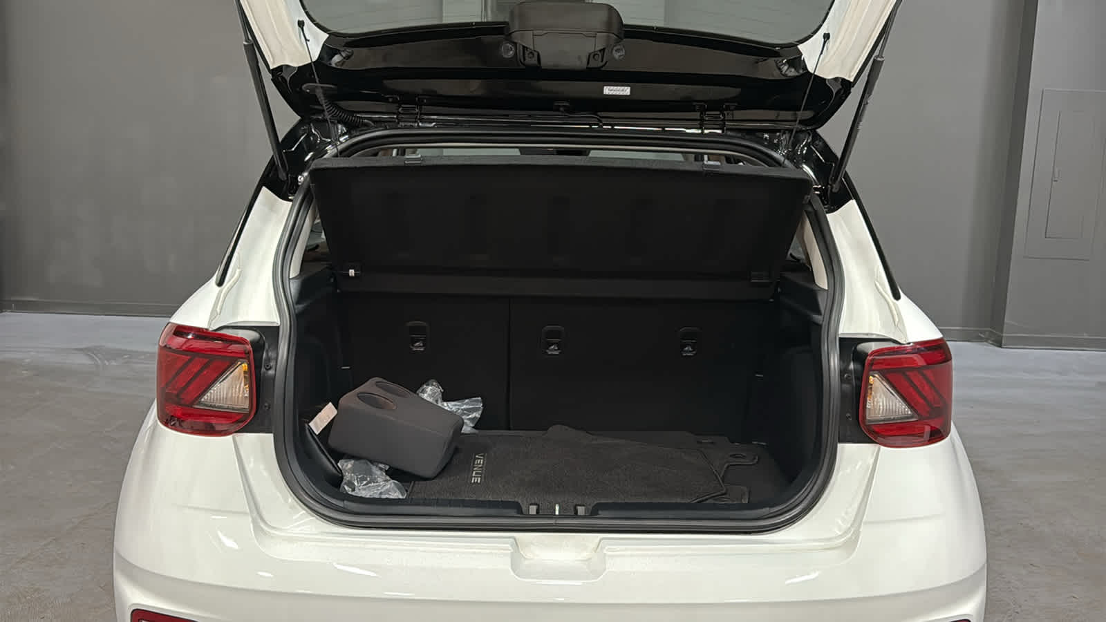 2022 Hyundai Venue Limited - Photo 25
