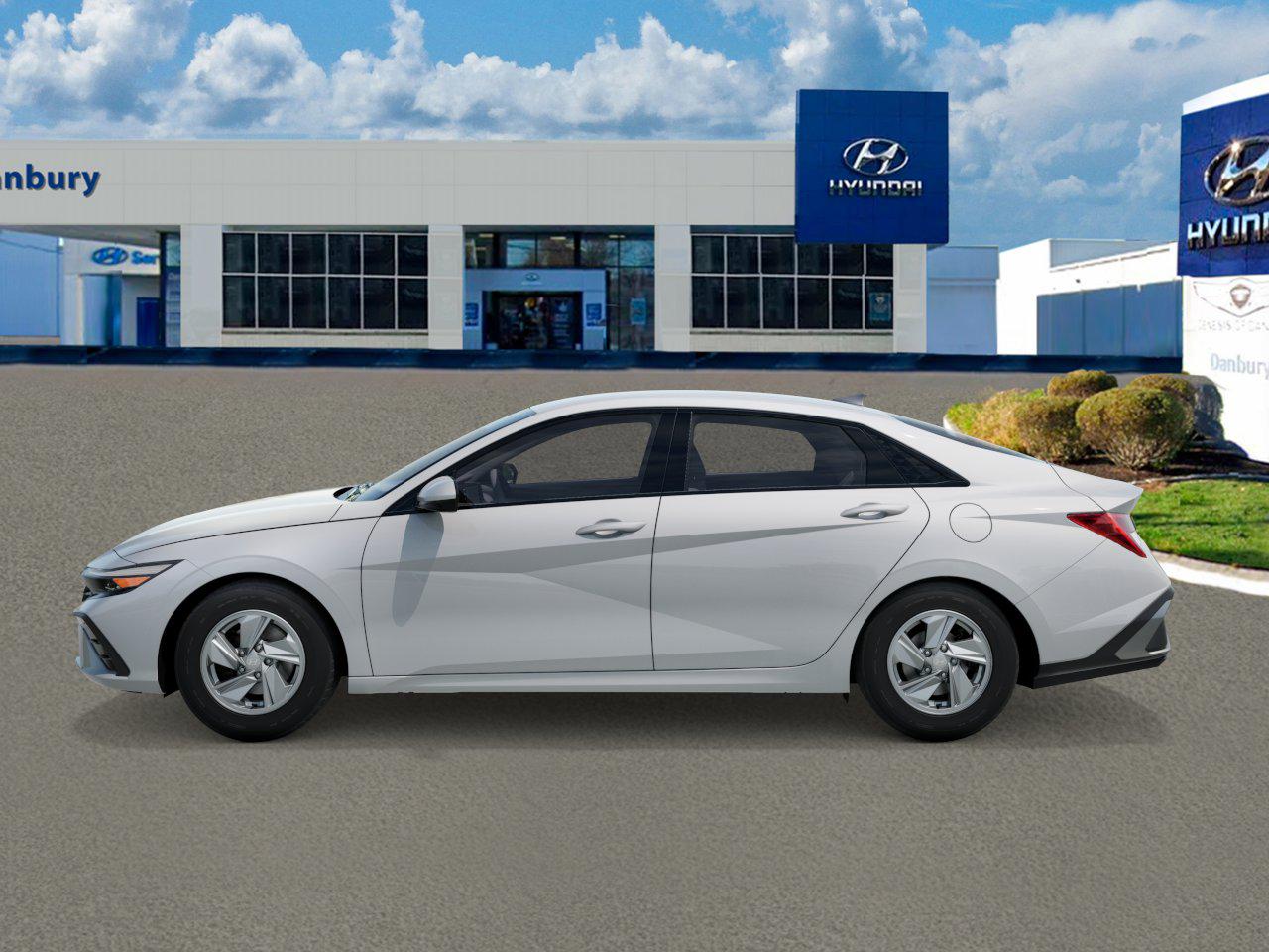 2026 Hyundai Elantra SE photo 2