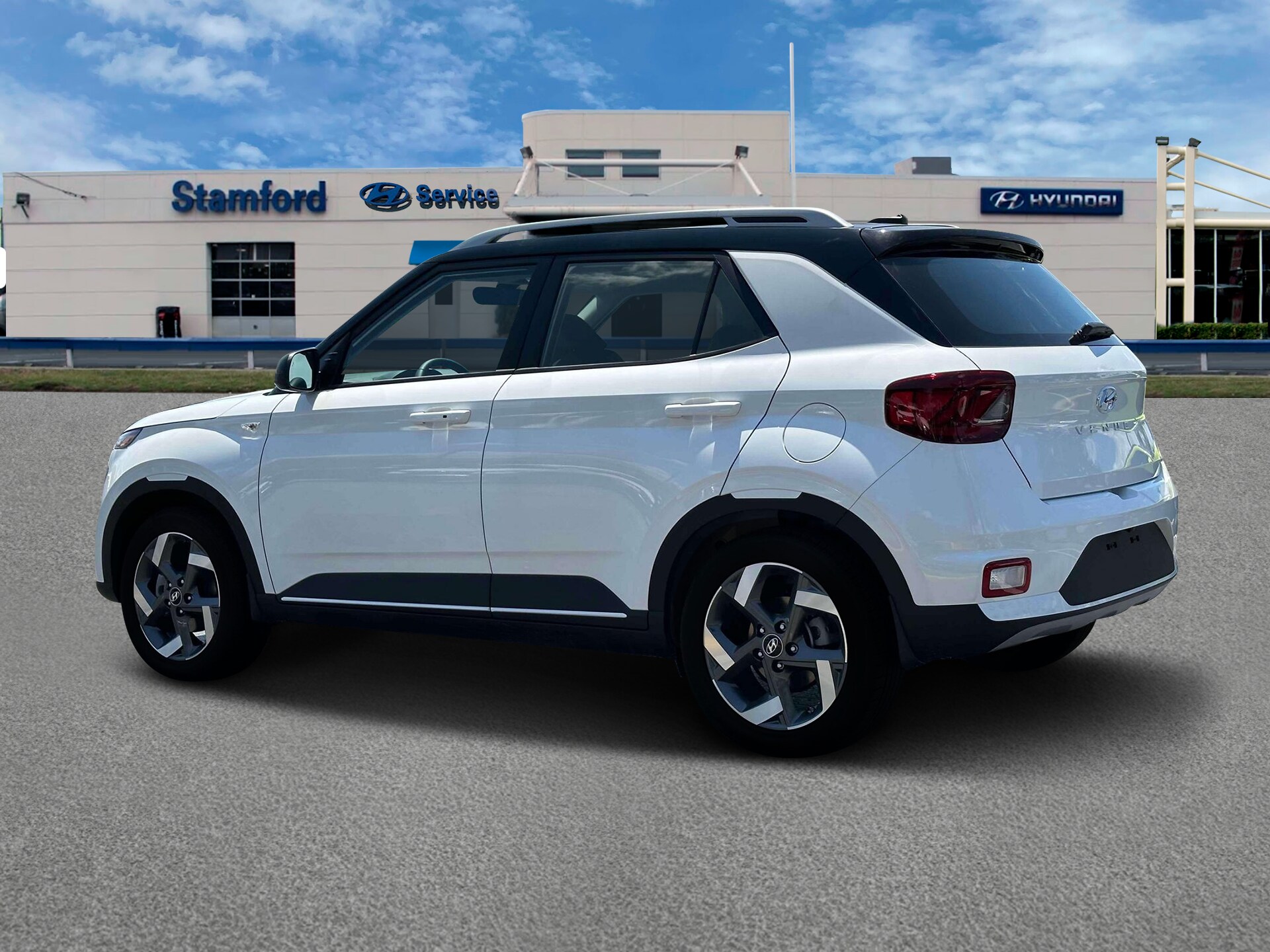 2025 Hyundai Venue Limited photo 2