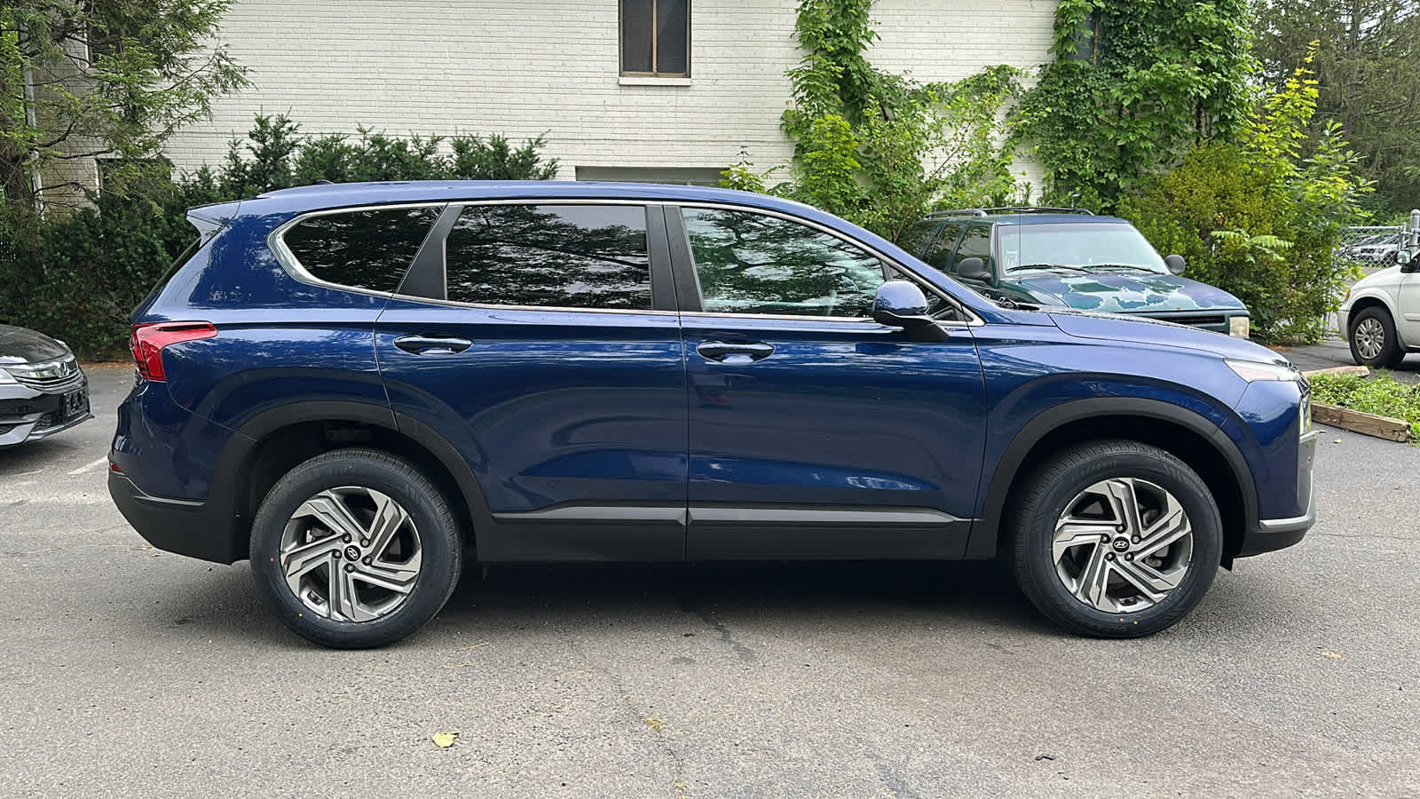2023 Hyundai Santa Fe SE photo 2