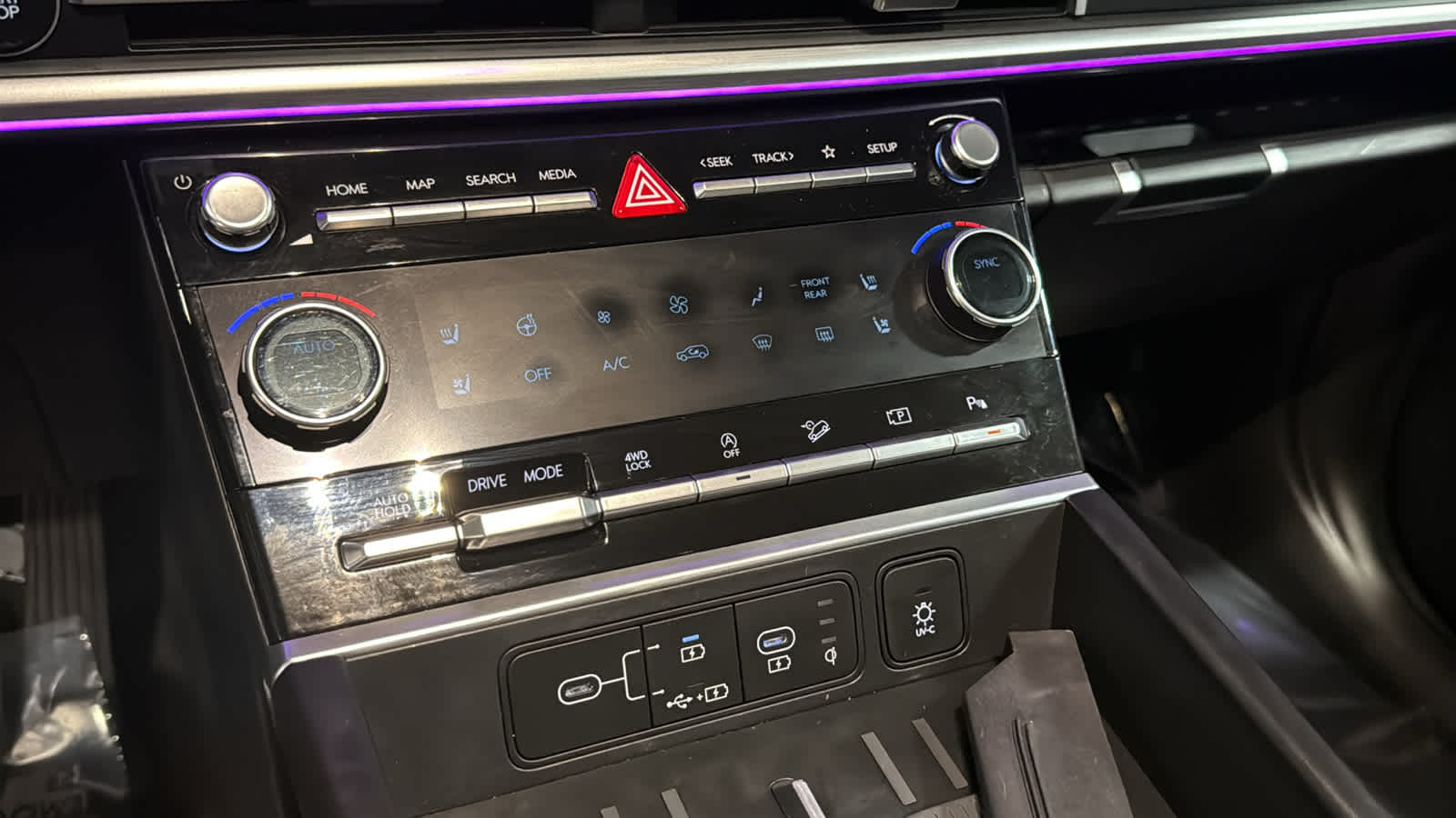 2024 Hyundai Santa Fe Limited - Photo 17