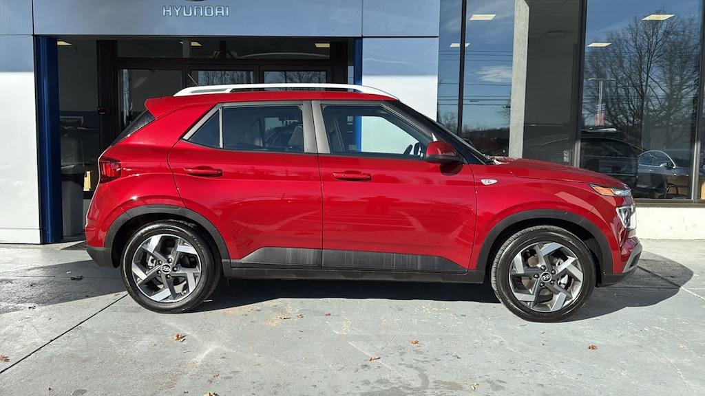 Certified 2025 Hyundai Venue SEL IVT