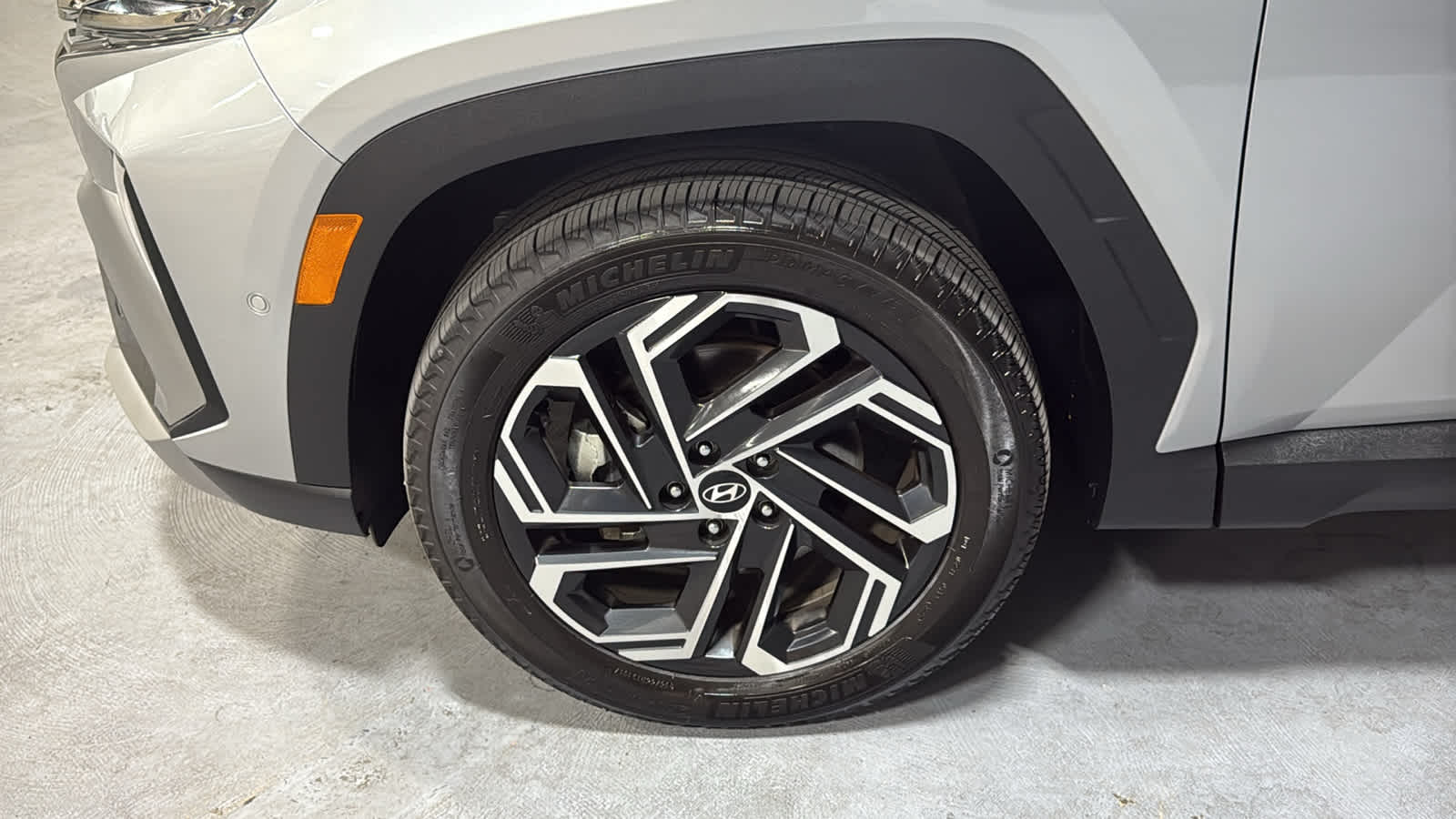 2025 Hyundai Tucson Limited - Photo 8