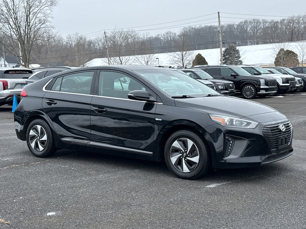 Used 2017 Hyundai IONIQ Hybrid SEL Hatchback