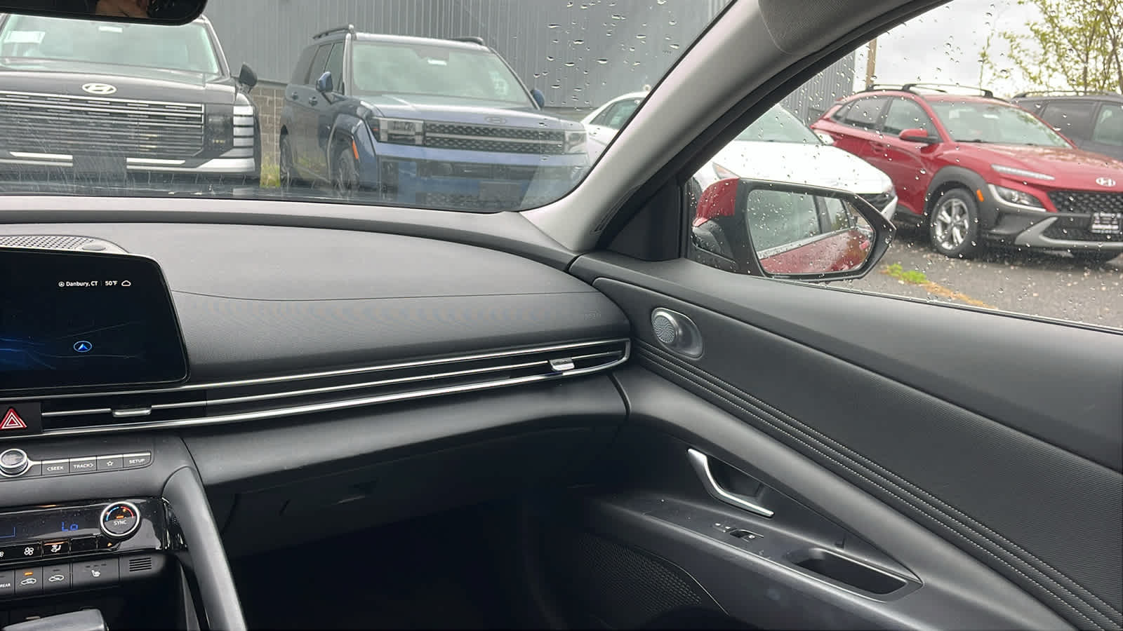 2024 Hyundai Elantra Limited - Photo 23