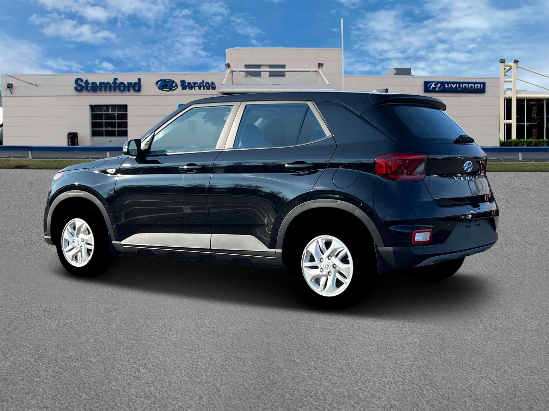 2025 Hyundai Venue SE photo 2