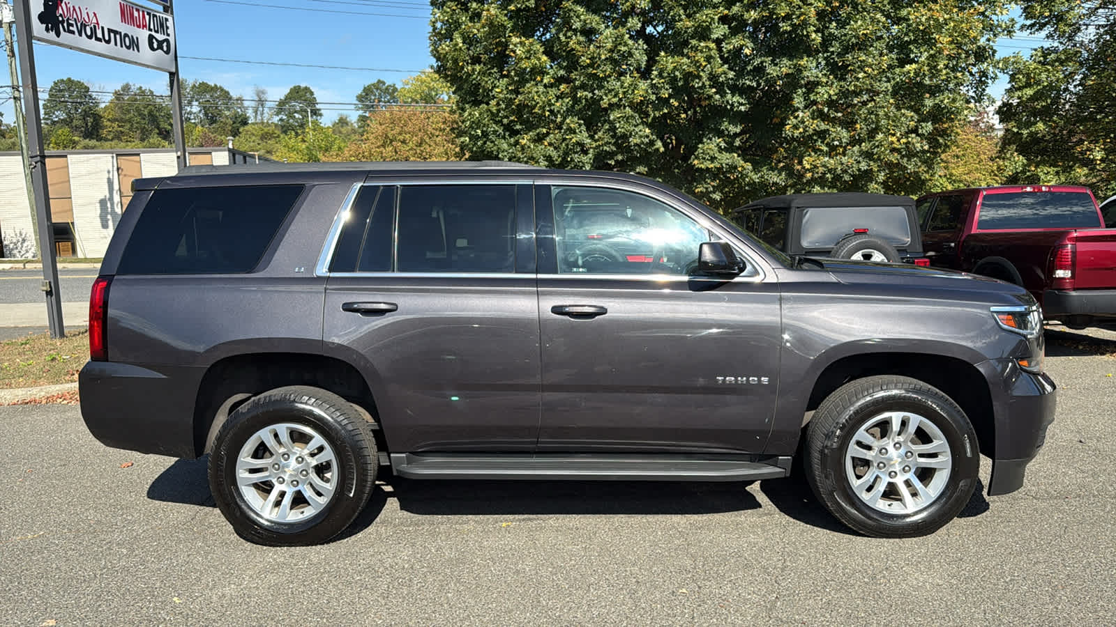 2017 Chevrolet Tahoe LT photo 2