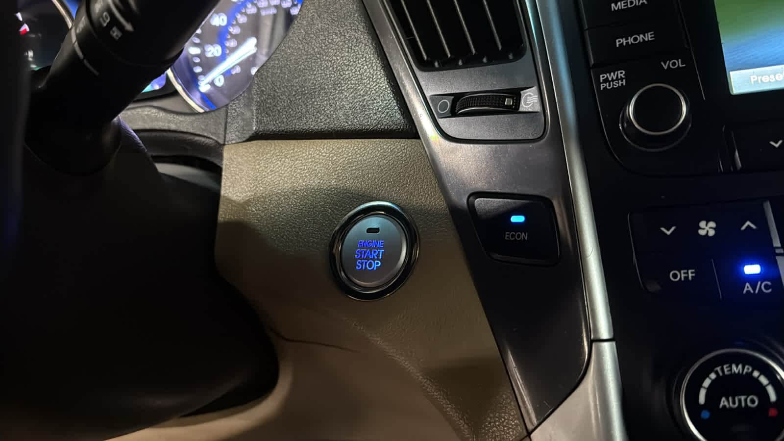 2015 Hyundai Sonata Hybrid Base - Photo 17