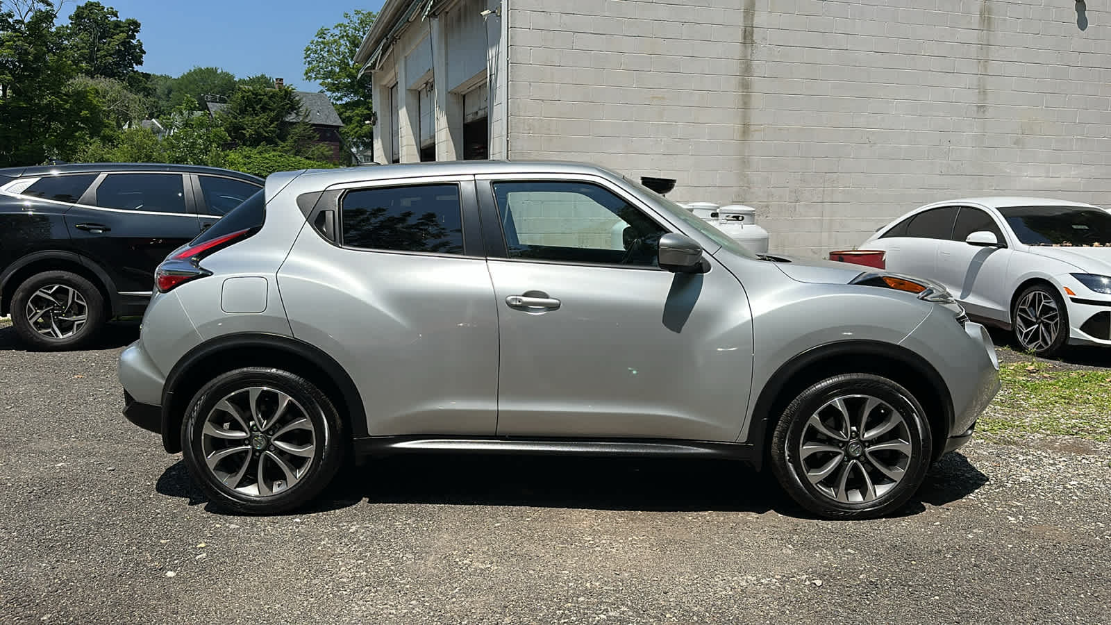 Used 2017 Nissan Juke SL with VIN JN8AF5MV8HT752887 for sale in Danbury, CT