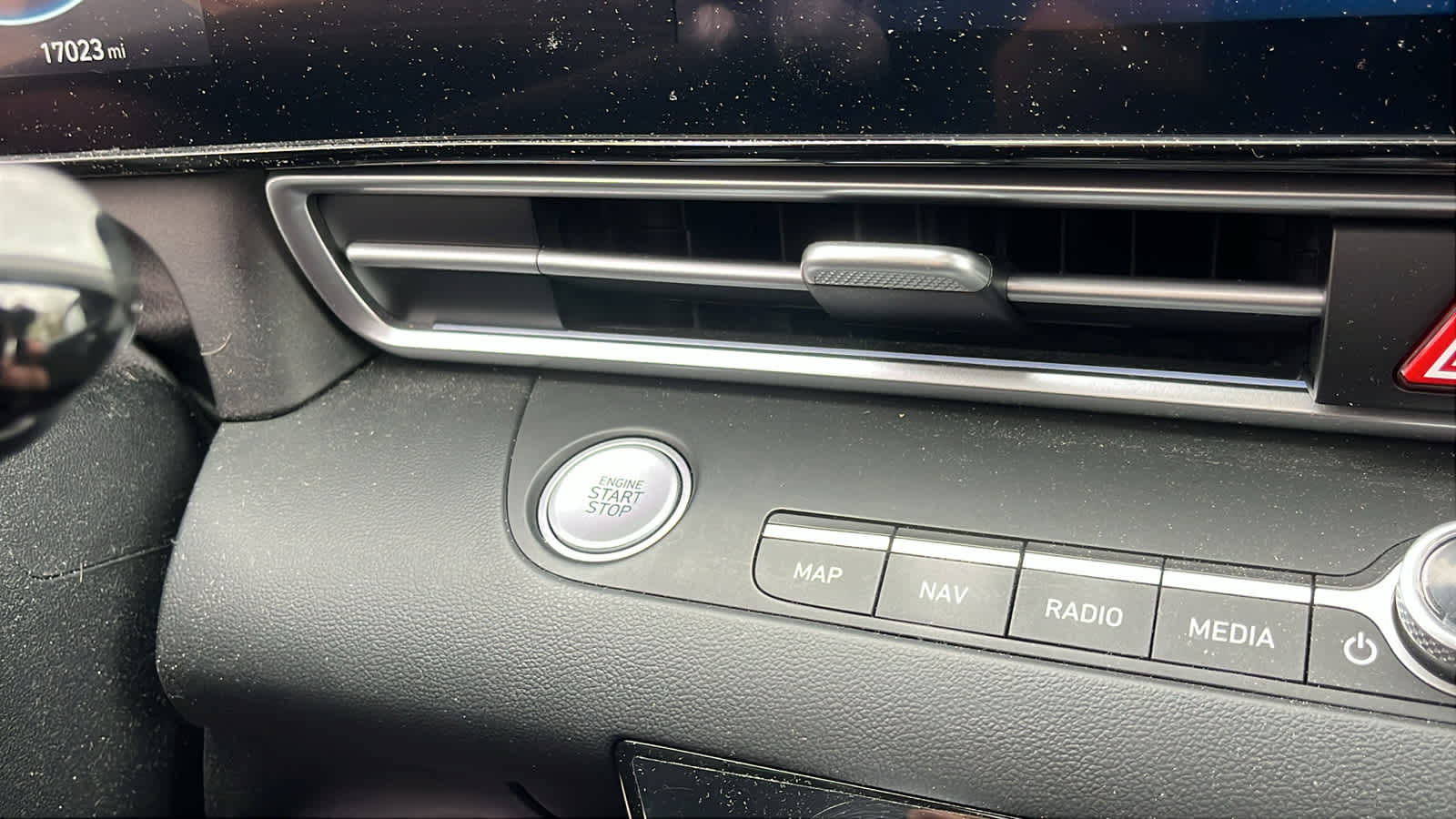 2024 Hyundai Elantra Limited - Photo 19