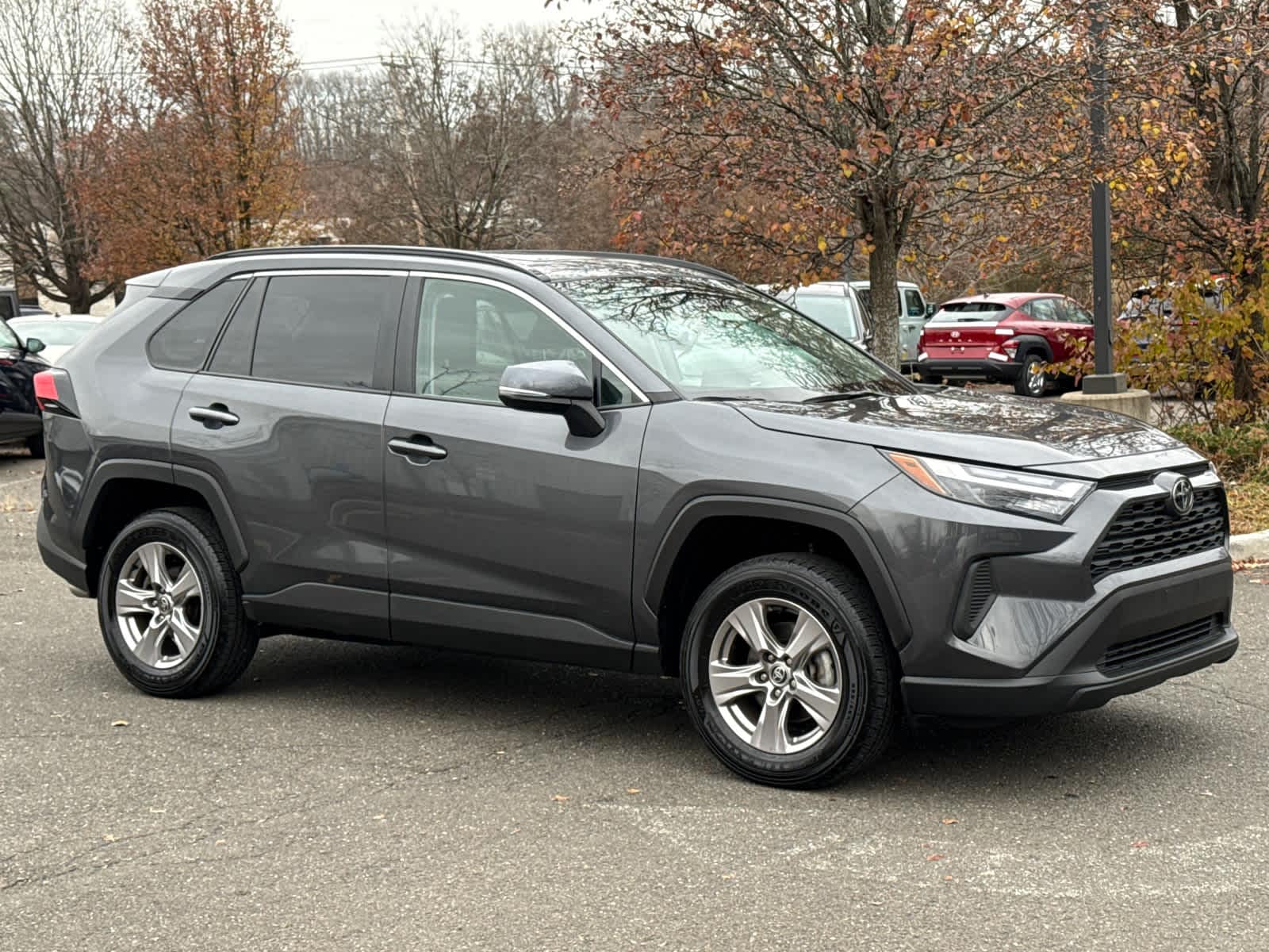 2022 Toyota RAV4 XLE's photo