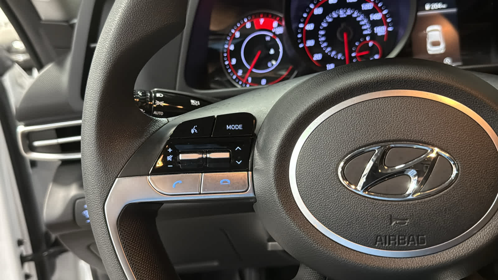 2022 Hyundai Elantra SE - Photo 9