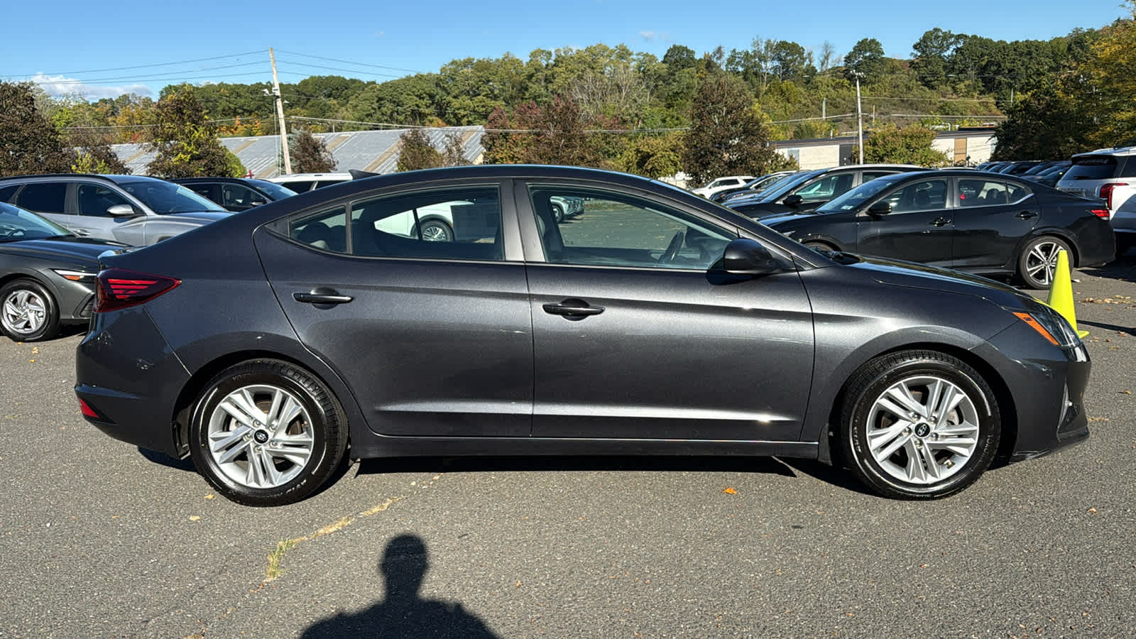 2020 Hyundai Elantra Value Edition photo 2