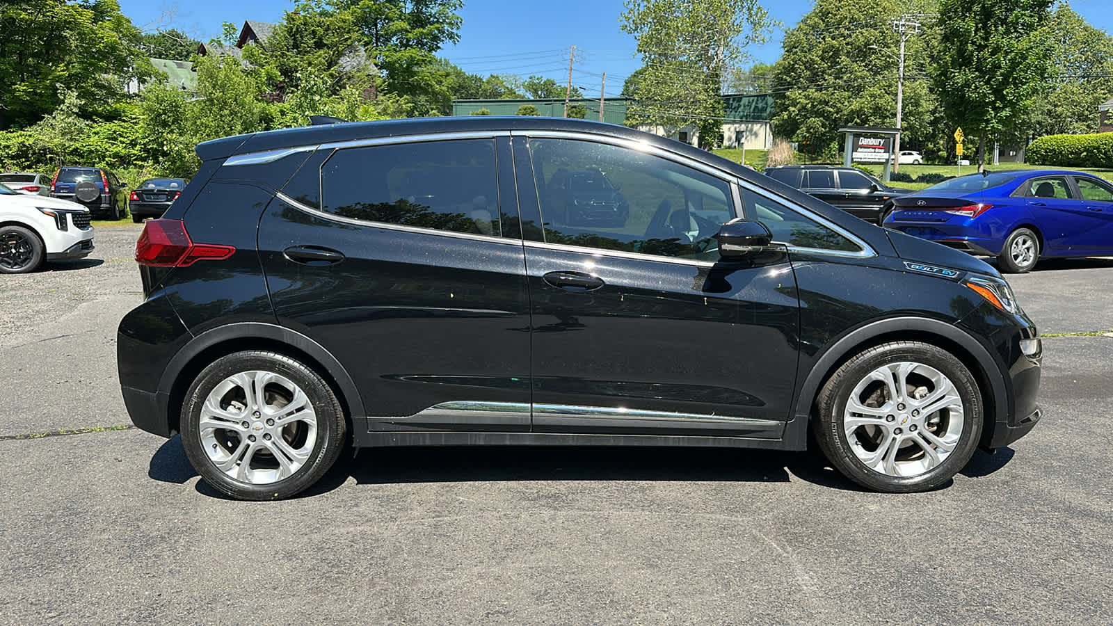 Used 2021 Chevrolet Bolt EV LT with VIN 1G1FY6S01M4102448 for sale in Danbury, CT