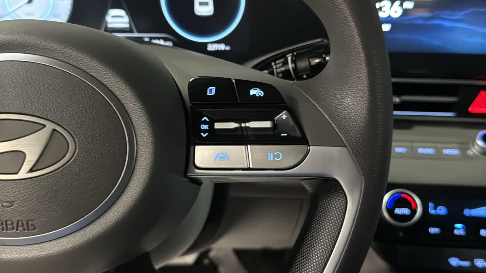 2024 Hyundai Elantra SEL - Photo 13